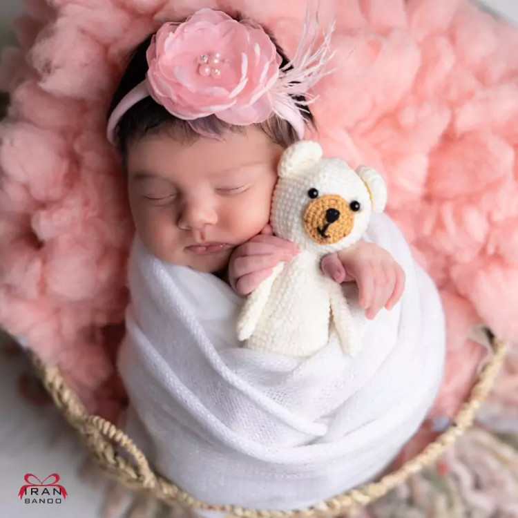هدبند نوزادی گل حریر با پر مجلسی
